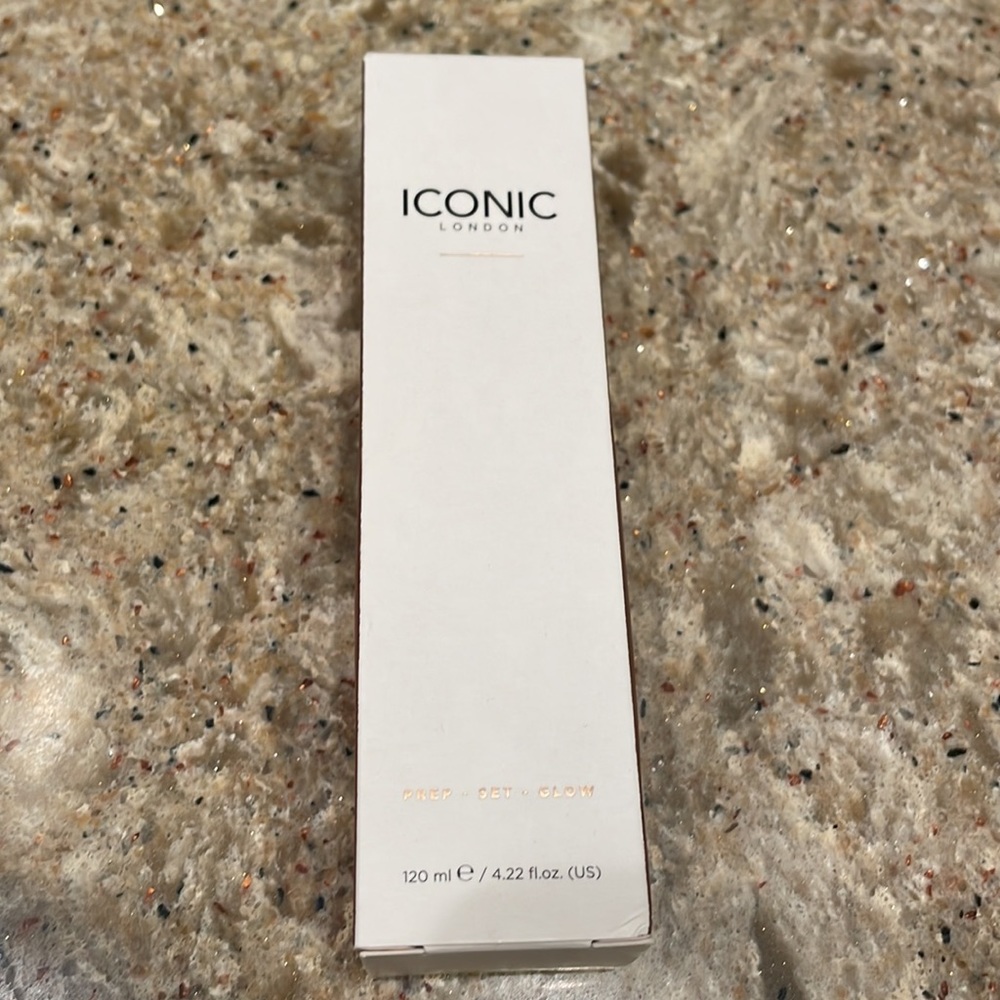 NEW Iconic London
Prep-Set-Glow Hydrating Glowy Setting Spray - Picture 5 of 8